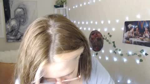 Snapshot of missmelons_ chatting on February 26, 2025, 4:56 pm Li online show from February 26, 2025, 4:56 pm