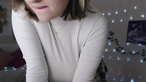 Snapshot of missmelons_ chatting on March 12, 2025, 9:02 am Li online show from March 12, 2025, 9:02 am