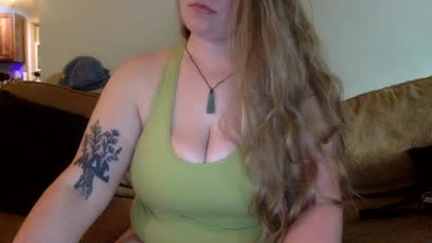 Snapshot of missmemac89 chatting on August 6, 2026, 10:55 pm Miss Mac 3 online show from August 6, 2026, 10:55 pm