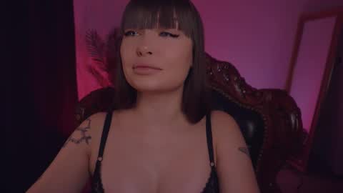 Snapshot of missmerciless chatting on February 19, 2025, 5:16 am LUXXANDRA online show from February 19, 2025, 5:16 am