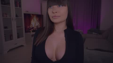 LUXXANDRA online show from February 17, 2026, 8:55 am