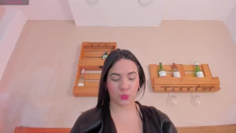 Mia  online show from February 4, 2026, 12:00 pm