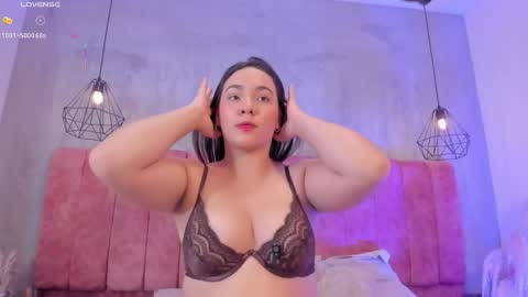 Mia  online show from May 13, 2026, 11:51 am