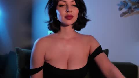   online show from October 18, 2025, 12:50 pm