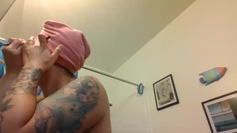 Snapshot of missmonatoyou chatting on May 23, 2026, 10:25 pm MissMona online show from May 23, 2026, 10:25 pm