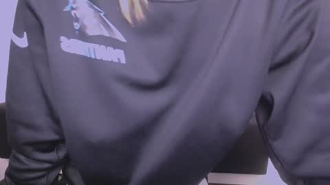 Snapshot of missoliviaa_ chatting on December 3, 2024, 2:49 pm Olivia online show from December 3, 2024, 2:49 pm