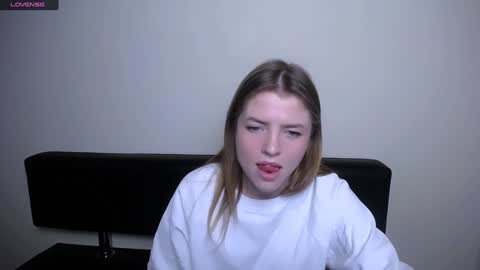 Snapshot of missoliviaa_ chatting on December 10, 2024, 1:44 pm Olivia online show from December 10, 2024, 1:44 pm