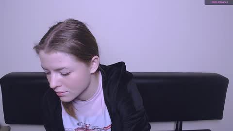 Snapshot of missoliviaa_ chatting on December 16, 2024, 8:20 am Olivia online show from December 16, 2024, 8:20 am