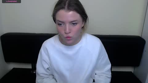 Snapshot of missoliviaa_ chatting on December 18, 2024, 11:02 am Olivia online show from December 18, 2024, 11:02 am