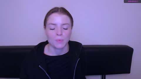 Snapshot of missoliviaa_ chatting on December 27, 2024, 8:45 am Olivia online show from December 27, 2024, 8:45 am