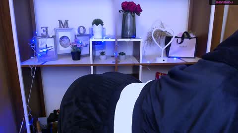 Snapshot of missoliviaa_ chatting on January 9, 2025, 8:03 am Olivia online show from January 9, 2025, 8:03 am