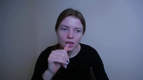 Snapshot of missoliviaa_ chatting on February 13, 2025, 9:09 am Olivia online show from February 13, 2025, 9:09 am