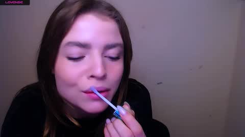 Snapshot of missoliviaa_ chatting on February 16, 2025, 7:48 am Olivia online show from February 16, 2025, 7:48 am