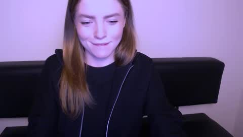 Snapshot of missoliviaa_ chatting on February 20, 2025, 7:30 pm Olivia online show from February 20, 2025, 7:30 pm