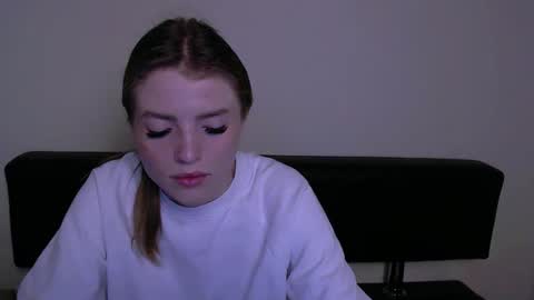 Snapshot of missoliviaa_ chatting on March 5, 2025, 9:05 am Olivia online show from March 5, 2025, 9:05 am