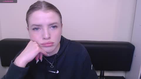 Snapshot of missoliviaa_ chatting on March 7, 2025, 1:51 pm Olivia online show from March 7, 2025, 1:51 pm