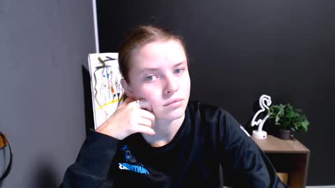 Snapshot of missoliviaa_ chatting on November 12, 2025, 1:44 pm Olivia online show from November 12, 2025, 1:44 pm