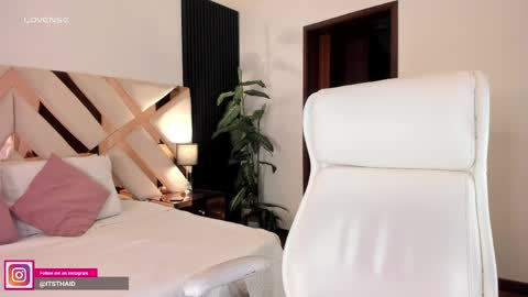 Fernanda Davila online show from April 13, 2026, 11:21 pm