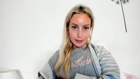 Snapshot of missy_matrix chatting on November 3, 2025, 9:05 pm Missy matrix online show from November 3, 2025, 9:05 pm