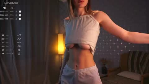 Snapshot of mist_mia chatting on April 28, 2026, 7:19 pm Mia online show from April 28, 2026, 7:19 pm