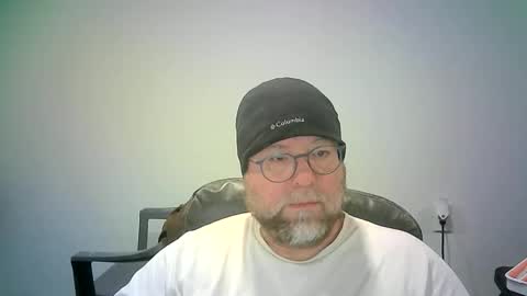 Snapshot of mister_happy567 chatting on January 7, 2026, 5:32 am Mr. Happy online show from January 7, 2026, 5:32 am