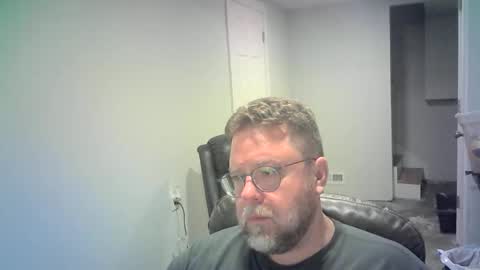 Snapshot of mister_happy567 chatting on February 5, 2026, 6:40 am Mr. Happy online show from February 5, 2026, 6:40 am