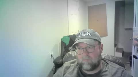 Snapshot of mister_happy567 chatting on March 6, 2026, 6:21 am Mr. Happy online show from March 6, 2026, 6:21 am