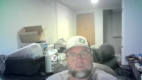 Snapshot of mister_happy567 chatting on March 24, 2026, 4:50 am Mr. Happy online show from March 24, 2026, 4:50 am