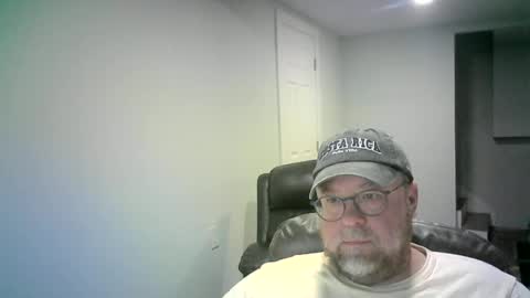 Snapshot of mister_happy567 chatting on July 6, 2026, 6:21 am Mr. Happy online show from July 6, 2026, 6:21 am