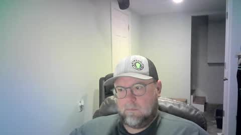 Snapshot of mister_happy567 chatting on July 14, 2026, 6:40 am Mr. Happy online show from July 14, 2026, 6:40 am