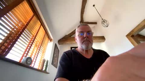 Snapshot of misterblivs chatting on March 19, 2026, 9:02 am Misterblivs online show from March 19, 2026, 9:02 am