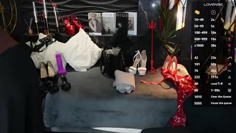 Snapshot of mistress_darsy chatting on April 14, 2026, 2:01 pm Darsy online show from April 14, 2026, 2:01 pm