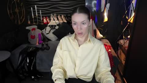 Snapshot of mistress_darsy chatting on May 19, 2026, 1:39 pm Darsy online show from May 19, 2026, 1:39 pm