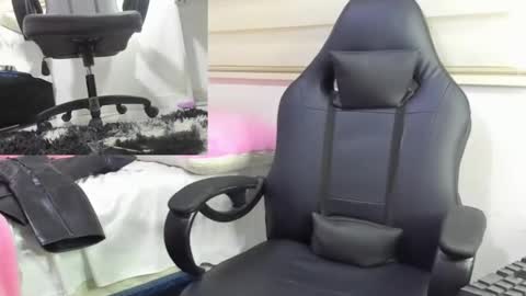 Snapshot of mistress_findom chatting on September 19, 2025, 6:19 pm mistress_findom online show from September 19, 2025, 6:19 pm