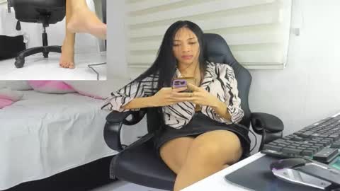 Snapshot of mistress_findom chatting on October 14, 2025, 10:32 pm mistress_findom online show from October 14, 2025, 10:32 pm