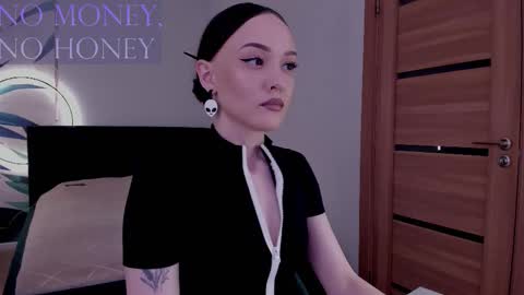 Mistress Mia online show from November 21, 2025, 3:38 am