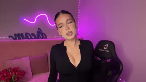 Snapshot of mistress_of_hearts chatting on November 6, 2025, 8:43 pm Mia online show from November 6, 2025, 8:43 pm