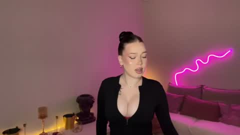 Snapshot of mistress_of_hearts chatting on June 17, 2026, 1:23 pm Mia online show from June 17, 2026, 1:23 pm