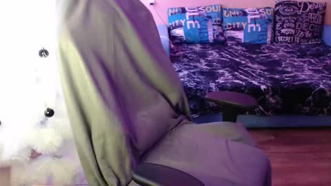 Snapshot of mistressbailey_x chatting on December 27, 2024, 11:17 am Miss Bailey online show from December 27, 2024, 11:17 am