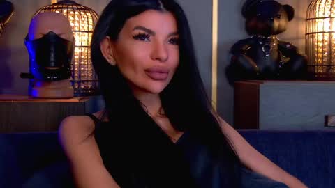 Elenia online show from May 2, 2026, 8:08 am
