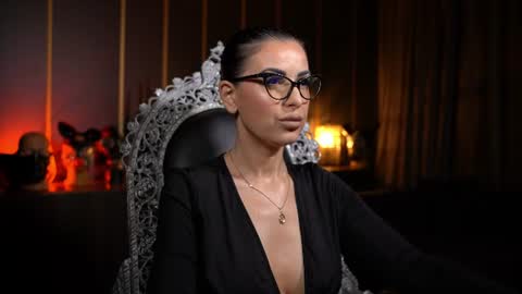 Snapshot of mistresskellykent chatting on June 18, 2026, 8:24 pm Mistress Kelly online show from June 18, 2026, 8:24 pm