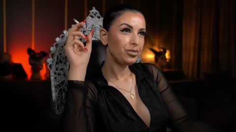 Snapshot of mistresskellykent chatting on July 22, 2026, 11:07 pm Mistress Kelly online show from July 22, 2026, 11:07 pm