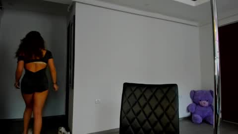 Snapshot of mistresskenda chatting on March 7, 2025, 10:24 am Mistress KiRa online show from March 7, 2025, 10:24 am