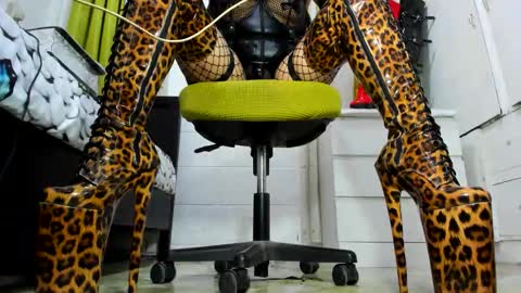 Tiffany online show from February 25, 2026, 5:50 am