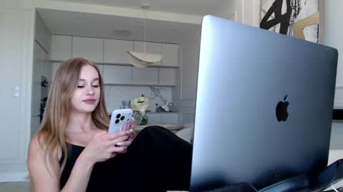 mistressuniverse online show from June 22, 2026, 8:44 am