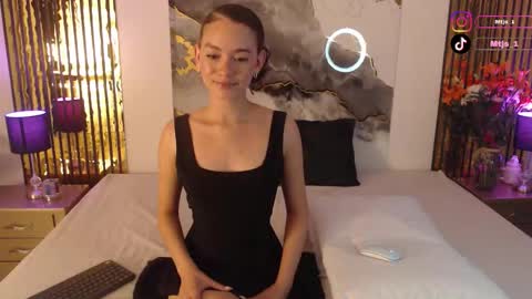 Snapshot of miticabrennet chatting on March 5, 2026, 5:25 am Mtica Brennet online show from March 5, 2026, 5:25 am