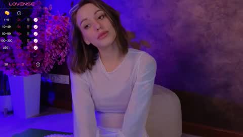 miuluv online show from November 11, 2025, 1:22 pm