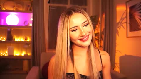 Miu Meow online show from November 19, 2025, 4:18 pm