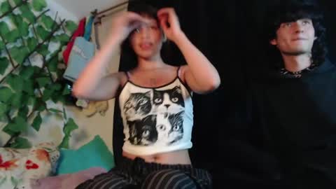 Snapshot of mixipeach chatting on May 1, 2026, 2:38 am Naomi and Nekorii online show from May 1, 2026, 2:38 am