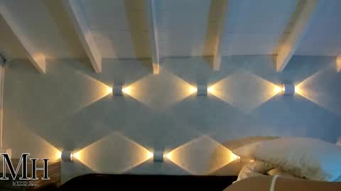 mizzhell_ online show from September 18, 2025, 12:40 pm